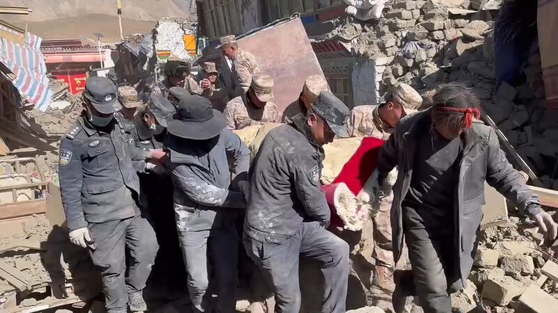 Esfuerzos_de_rescate_en_marcha_tras_sismo_de_magnitud_6_8_en_Xizang video poster