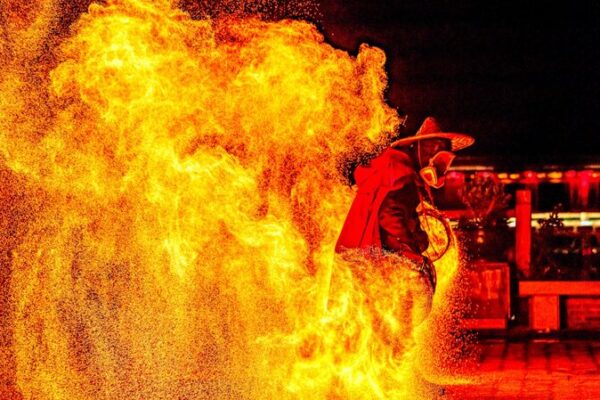 Especta_culo_Brillante__Actuaciones_de_Olla_de_Fuego_Encienden_la_Tradicio_n