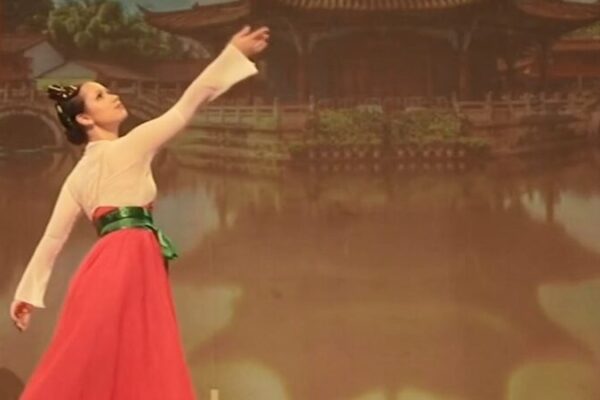 Espectacular espectáculo ‘Sueños Conectados’ une danzas brasileñas y chinas en Río 🇧🇷🇨🇳 Espectacular_especta_culo__Suen_os_Conectados__une_danzas_brasilen_as_y_chinas_en_Ri_o_____ video poster