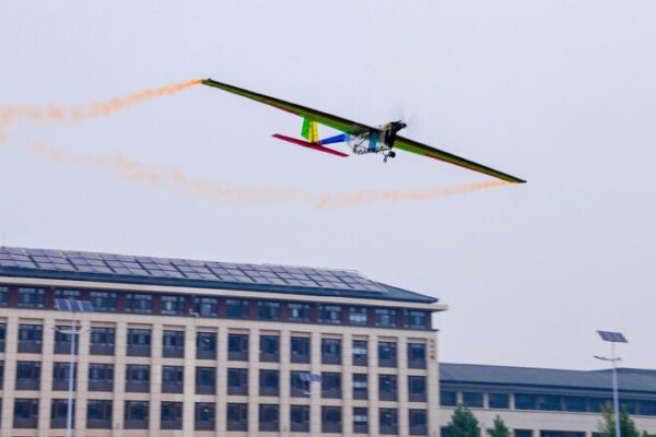 _Espectacular_show_ae_reo_inaugura_competencia_universitaria_en_China_