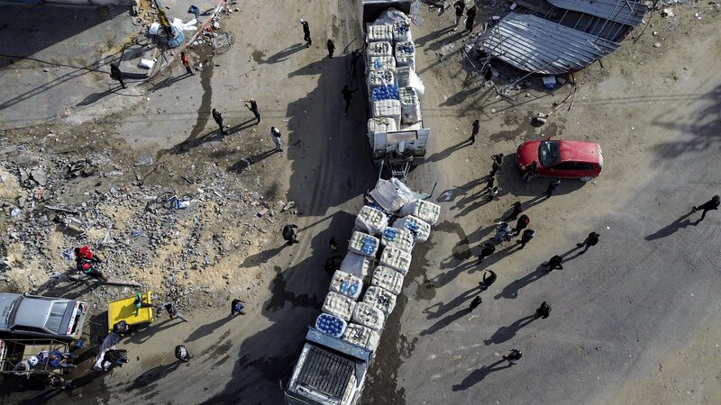 __Esperanza_en_Gaza__Cientos_de_camiones_de_ayuda_ingresan_durante_fra_gil_alto_al_fuego__