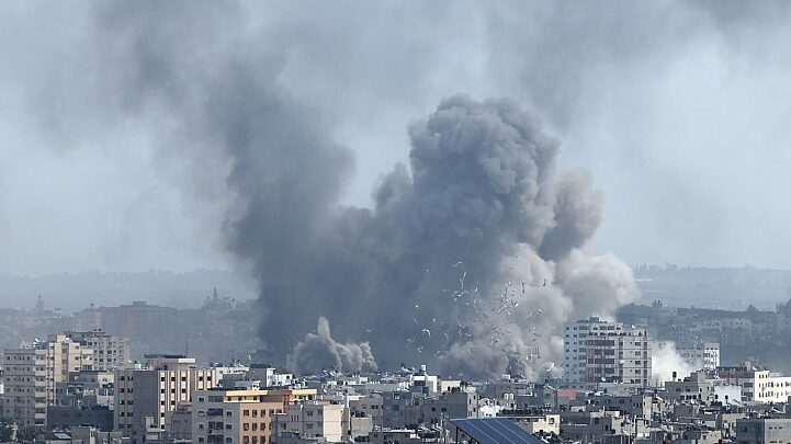 Estallan_enfrentamientos_explosivos_entre_Israel_y_Hama_s__Un_nuevo_capi_tulo_en_el_conflicto__ video poster
