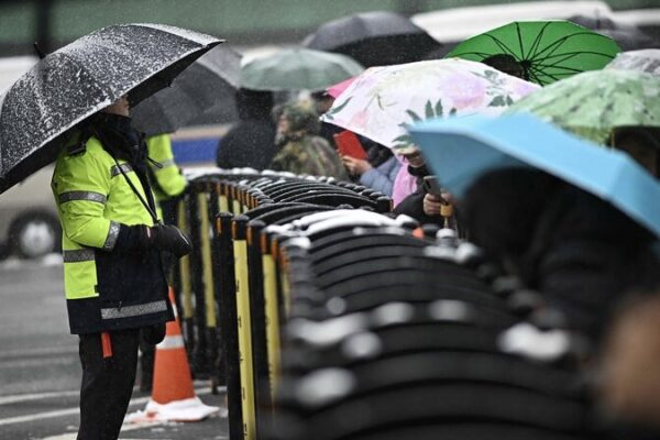 Estallan protestas mientras el presidente Yoon enfrenta arresto en la crisis política de Corea del Sur Estallan_protestas_mientras_el_presidente_Yoon_enfrenta_arresto_en_la_crisis_poli_tica_de_Corea_del_Sur