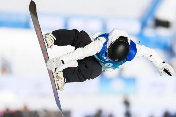 _Estrellas_chinas_del_snowboard_Cai_Xuetong_y_Wu_Shaotong_avanzan_a_las_finales_de_la_Copa_del_Mundo____