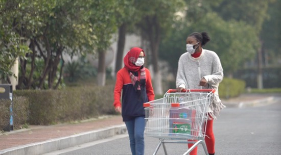 Estudiantes Extranjeros Triunfan a Pesar de los Desafíos del COVID-19 en China 🌏✨ Estudiantes_Extranjeros_Triunfan_a_Pesar_de_los_Desafi_os_del_COVID_19_en_China___ video poster