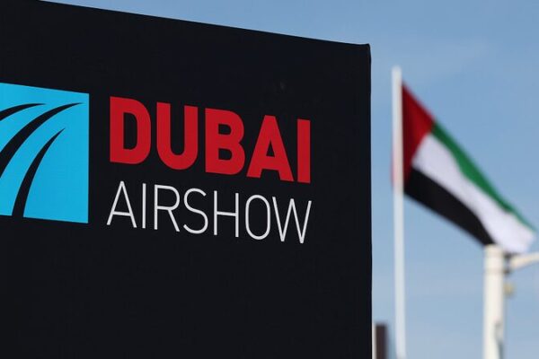Experimenta el Espectáculo: Una Mirada al 18º Dubai Airshow Experimenta_el_Especta_culo__Una_Mirada_al_18o_Dubai_Airshow video poster
