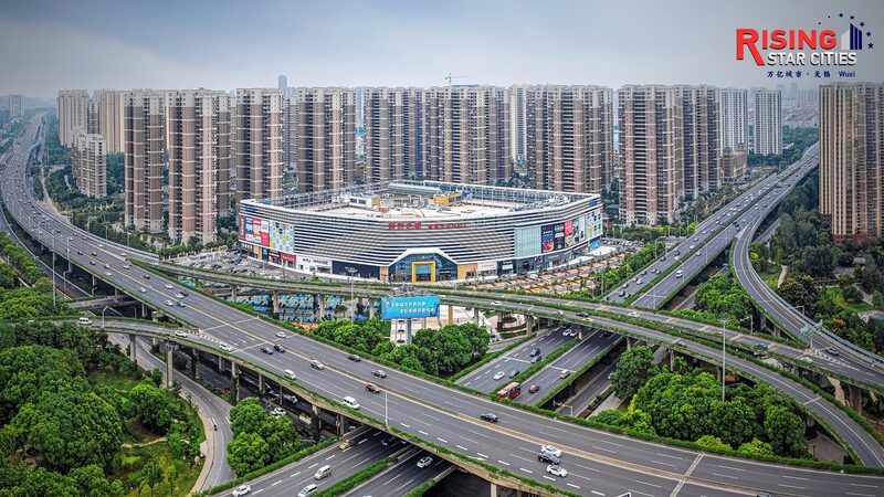 Experimenta_el_Skyline_de_Wuxi_desde_la_Carretera_Elevada_Qingqi__Un_Viaje_Sobre_la_Ciudad video poster