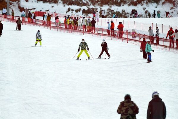 Experimenta_el_esqui__nocturno_en_Forlong_Ski_Resort_en_el_norte_de_China video poster