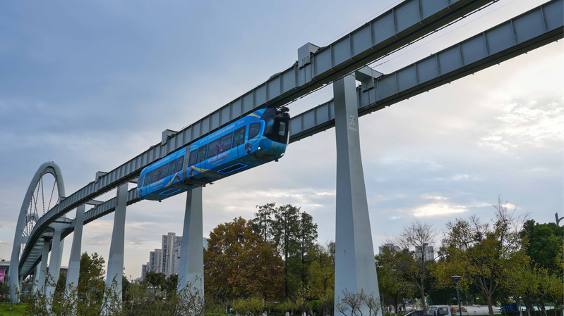 _Experimenta_el_futurista_Tren_Ae_reo_de_Wuhan_con_pisos_transparentes_