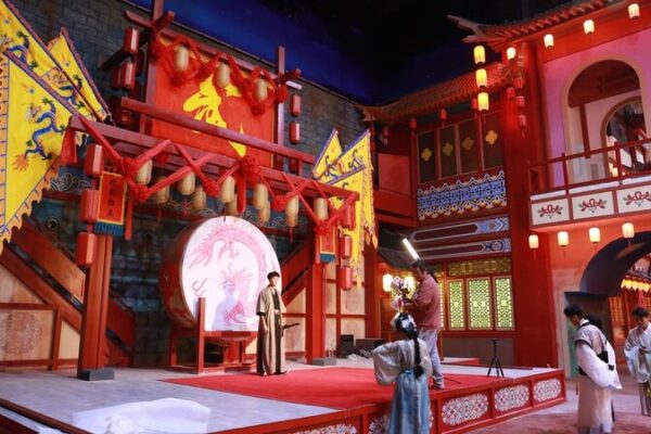 _Experimenta_el_viaje_en_el_tiempo_en_el_nuevo_parque_tema_tico_de_juego_de_roles_inmersivo_de_Liaoning_