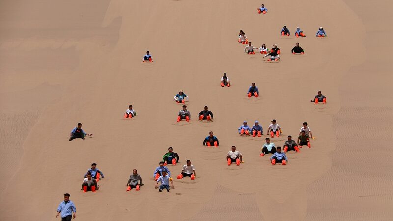 _Experimenta_la_emocio_n_de_deslizarte_sobre_arena_en_la_provincia_china_de_Gansu_ video poster
