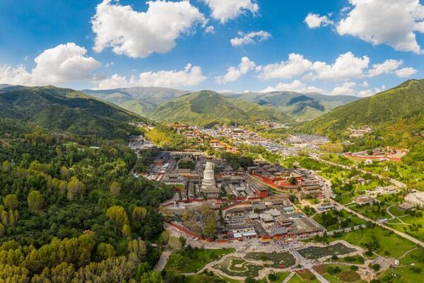 Experimenta las vistas espectaculares del Monte Wutai ⛰️ Experimenta_las_vistas_espectaculares_del_Monte_Wutai___
