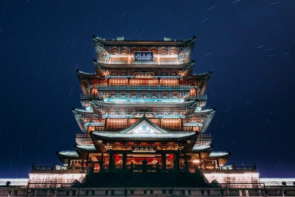 Experimente el Resplandor Nocturno del Pabellón del Príncipe Teng en Nanchang 🌙✨ Experimente_el_Resplandor_Nocturno_del_Pabello_n_del_Pri_ncipe_Teng_en_Nanchang___ video poster