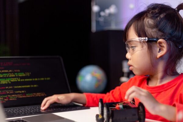 Experto dice que la IA redefinirá la enseñanza: ¿Son los robots los nuevos educadores? 🤖👩🏫 Experto_dice_que_la_IA_redefinira__la_ensen_anza___Son_los_robots_los_nuevos_educadores______
