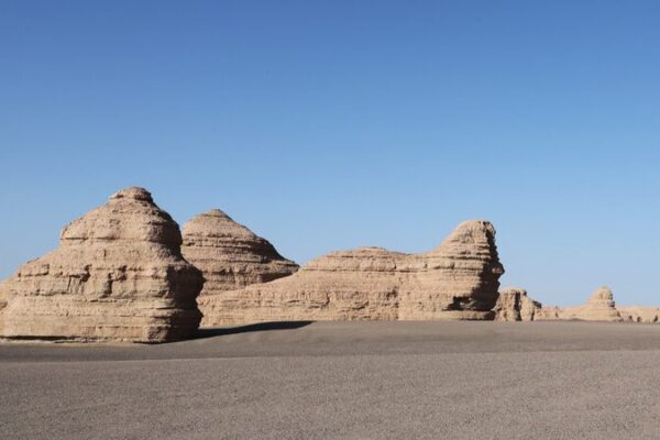 Explora Dunhuang Yardang: El Maravilloso Desierto de Otro Mundo en China Explora_Dunhuang_Yardang__El_Maravilloso_Desierto_de_Otro_Mundo_en_China