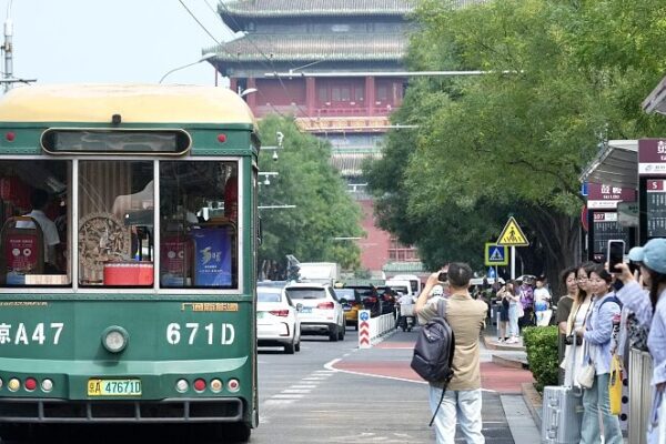 ¡Explora el Patrimonio de Pekín: El Tour en Autobús del Eje Central Te Espera! 🚌✨ _Explora_el_Patrimonio_de_Peki_n__El_Tour_en_Autobu_s_del_Eje_Central_Te_Espera____