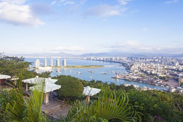 Explora_el_parai_so_de_Sanya_Bay__la_joya_tropical_de_China video poster