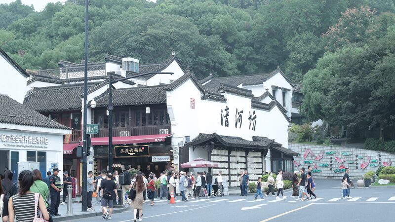 Explora_la_Calle_Qinghefang_de_Hangzhou__Un_Viaje_en_el_Tiempo__