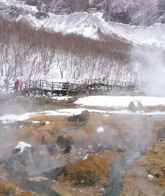 Explora_las_termas_volca_nicas_del_impresionante_Monte_Changbai__ video poster