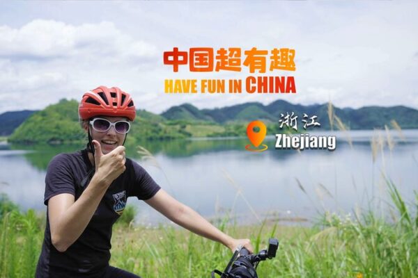 Explorando_el_Lago_Qiandao__Una_Aventura_Esce_nica_en_Bicicleta_en_Zhejiang video poster