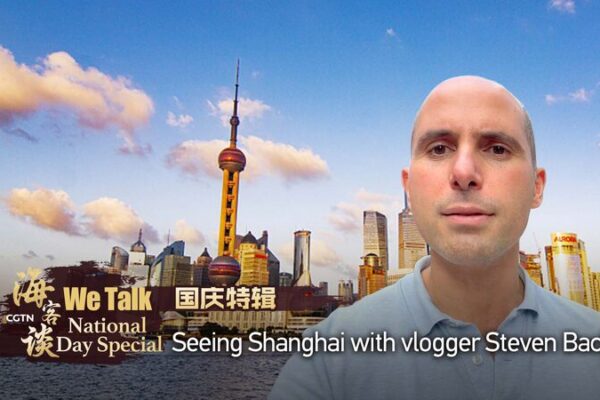 Explorando el ambiente festivo de Shanghái con el vlogger Steven Back 🚶🇨🇳 Explorando_el_ambiente_festivo_de_Shangha_i_con_el_vlogger_Steven_Back____ video poster