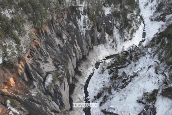 Explorando los Valles Volcánicos de la Montaña Changbai: Una Joya Oculta de la Naturaleza 🌋 Explorando_los_Valles_Volca_nicos_de_la_Montan_a_Changbai__Una_Joya_Oculta_de_la_Naturaleza__
