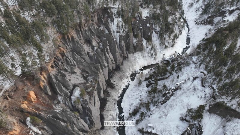 Explorando_los_Valles_Volca_nicos_de_la_Montan_a_Changbai__Una_Joya_Oculta_de_la_Naturaleza__