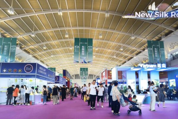 Explorando los vibrantes pabellones de la 7ª Expo China-Sudasia 🌏🎉 Explorando_los_vibrantes_pabellones_de_la_7a_Expo_China_Sudasia___ video poster