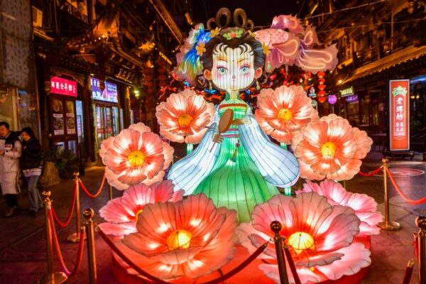 Faroles_coloridos_iluminan_Jinan___Inicia_el_Festival_de_Primavera_en_China___