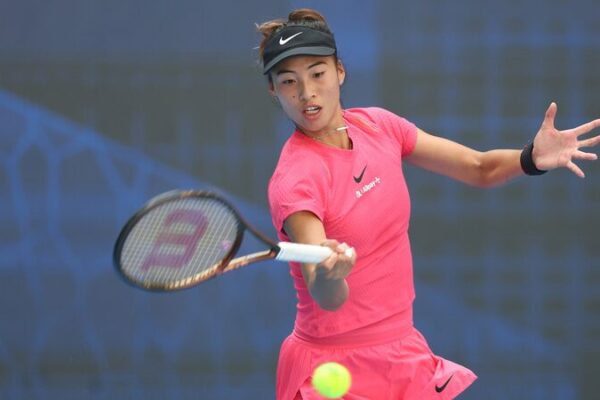 Favoritas_locales_Zheng_Qinwen_y_Yuan_Yue_reciben_pases_de_primera_ronda_en_el_China_Open video poster