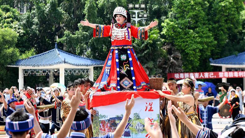 Festival_Zhuzhu__Celebrando_la_Cultura_Yao_con_Ballestas_y_Trompos__