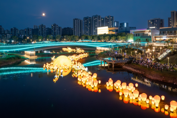 Festival_de_Faroles_Acua_ticos_de_Chongqing__Un_Suen_o_de_Noche_de_Mitad_de_Oton_o___