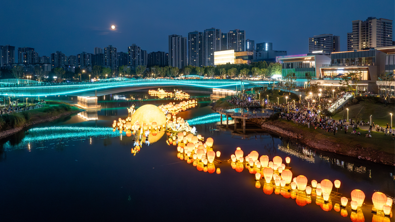 Festival_de_Faroles_Acua_ticos_de_Chongqing__Un_Suen_o_de_Noche_de_Mitad_de_Oton_o___