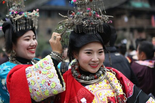 Festival del Año Nuevo Dong: Celebrando Tradición y Familia en el Suroeste de China Festival_del_An_o_Nuevo_Dong__Celebrando_Tradicio_n_y_Familia_en_el_Suroeste_de_China