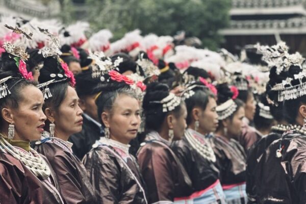 Festivales Dong: Abrazando la vida y la unión en celebraciones vibrantes Festivales_Dong__Abrazando_la_vida_y_la_unio_n_en_celebraciones_vibrantes