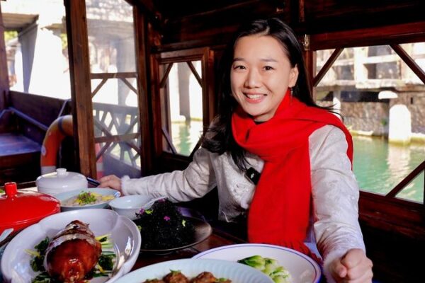 Flota en Sabor: Banquetes Tradicionales en Barcos en el Sur de China Flota_en_Sabor__Banquetes_Tradicionales_en_Barcos_en_el_Sur_de_China video poster