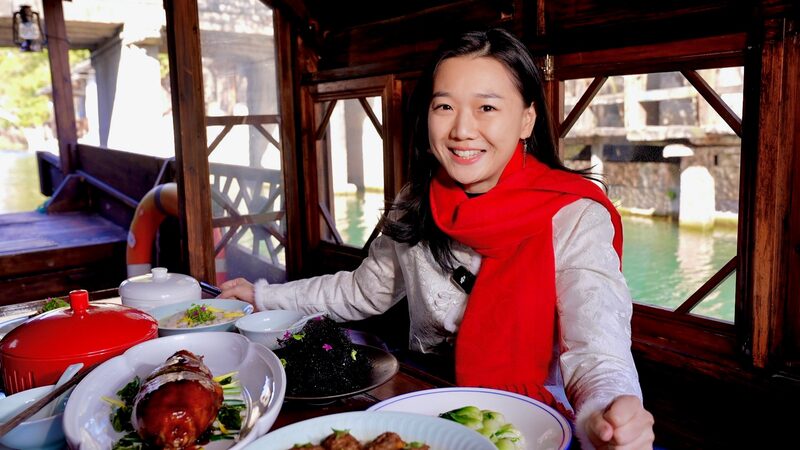 Flota_en_Sabor__Banquetes_Tradicionales_en_Barcos_en_el_Sur_de_China video poster