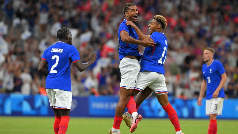 Francia_domina_a_EE_UU__3_0_en_el_inicio_del_fu_tbol_oli_mpico____