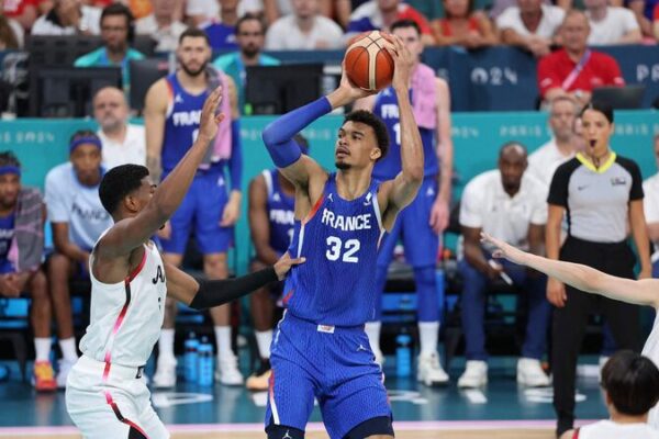 Francia_suda_fri_o_pero_vence_a_Japo_n_en_ba_squetbol_masculino_de_Pari_s_2024