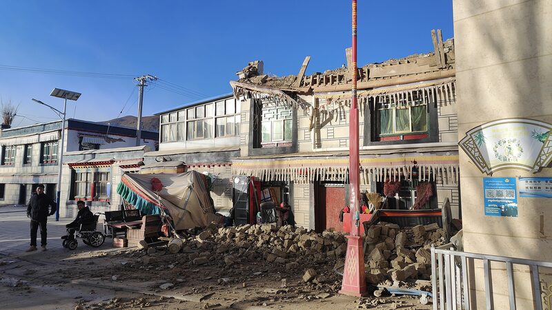 Fuerte_terremoto_golpea_Xizang__las_comunidades_se_mantienen_unidas video poster