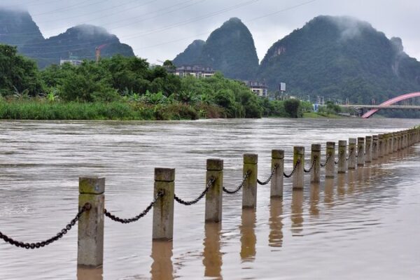 ¡Fuertes lluvias azotan Guangxi en el sur de China, causando inundaciones y caos! _Fuertes_lluvias_azotan_Guangxi_en_el_sur_de_China__causando_inundaciones_y_caos_ video poster