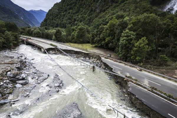 🌧️ Fuertes lluvias provocan inundaciones y deslizamientos de tierra en Suiza ___Fuertes_lluvias_provocan_inundaciones_y_deslizamientos_de_tierra_en_Suiza