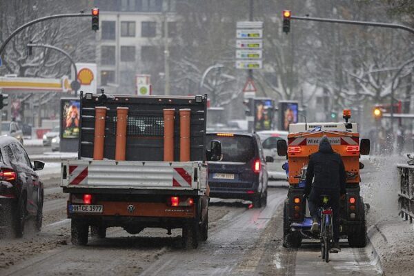 Fuertes nevadas causan caos en el sur de Alemania, vuelos suspendidos ❄️✈️ Fuertes_nevadas_causan_caos_en_el_sur_de_Alemania__vuelos_suspendidos_____ video poster