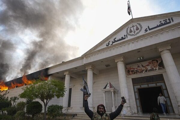 Fuerzas_de_la_oposicio_n_toman_Damasco__el_mandato_de_Assad_llega_a_su_fin