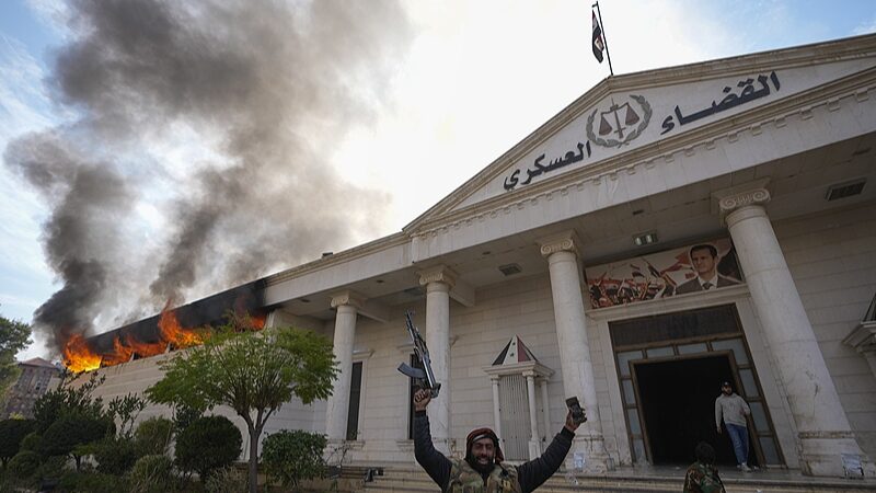 Fuerzas_de_la_oposicio_n_toman_Damasco__el_mandato_de_Assad_llega_a_su_fin