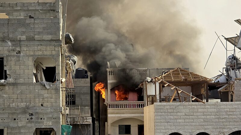 Fuerzas_israeli_es_detienen_a_240_palestinos_tras_redada_en_hospital_de_Gaza__