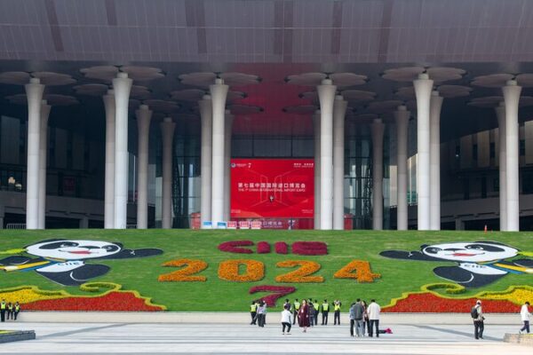 Gigantes_globales_presentan_tecnologi_a_de_punta_en_la_7a_Expo_de_Importacio_n_de_China__