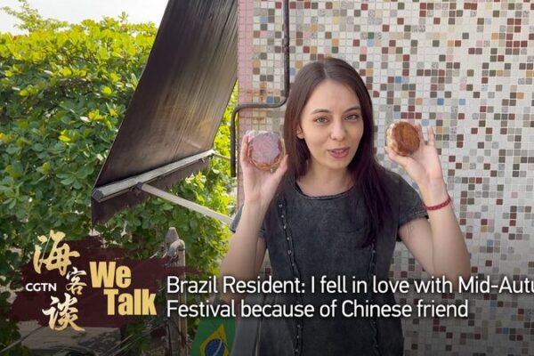 Giovana de Brasil se enamora del Festival de Medio Otoño gracias a una amiga china Giovana_de_Brasil_se_enamora_del_Festival_de_Medio_Oton_o_gracias_a_una_amiga_china video poster