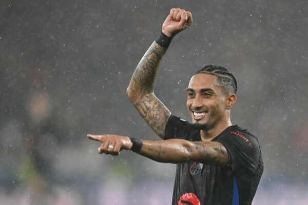 Gol de último minuto de Raphinha le da al Barça victoria 5-4 sobre Benfica y pase a octavos Gol_de_u_ltimo_minuto_de_Raphinha_le_da_al_Barc_a_victoria_5_4_sobre_Benfica_y_pase_a_octavos