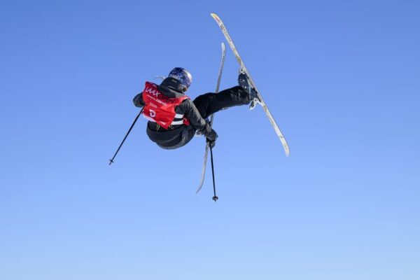 ¡Gu Ailing Brilla con Oro en su Debut de Slopestyle en la Copa del Mundo! ✨ _Gu_Ailing_Brilla_con_Oro_en_su_Debut_de_Slopestyle_en_la_Copa_del_Mundo___